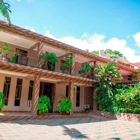 Lush Garden Business Hotel Arusha Esterno foto