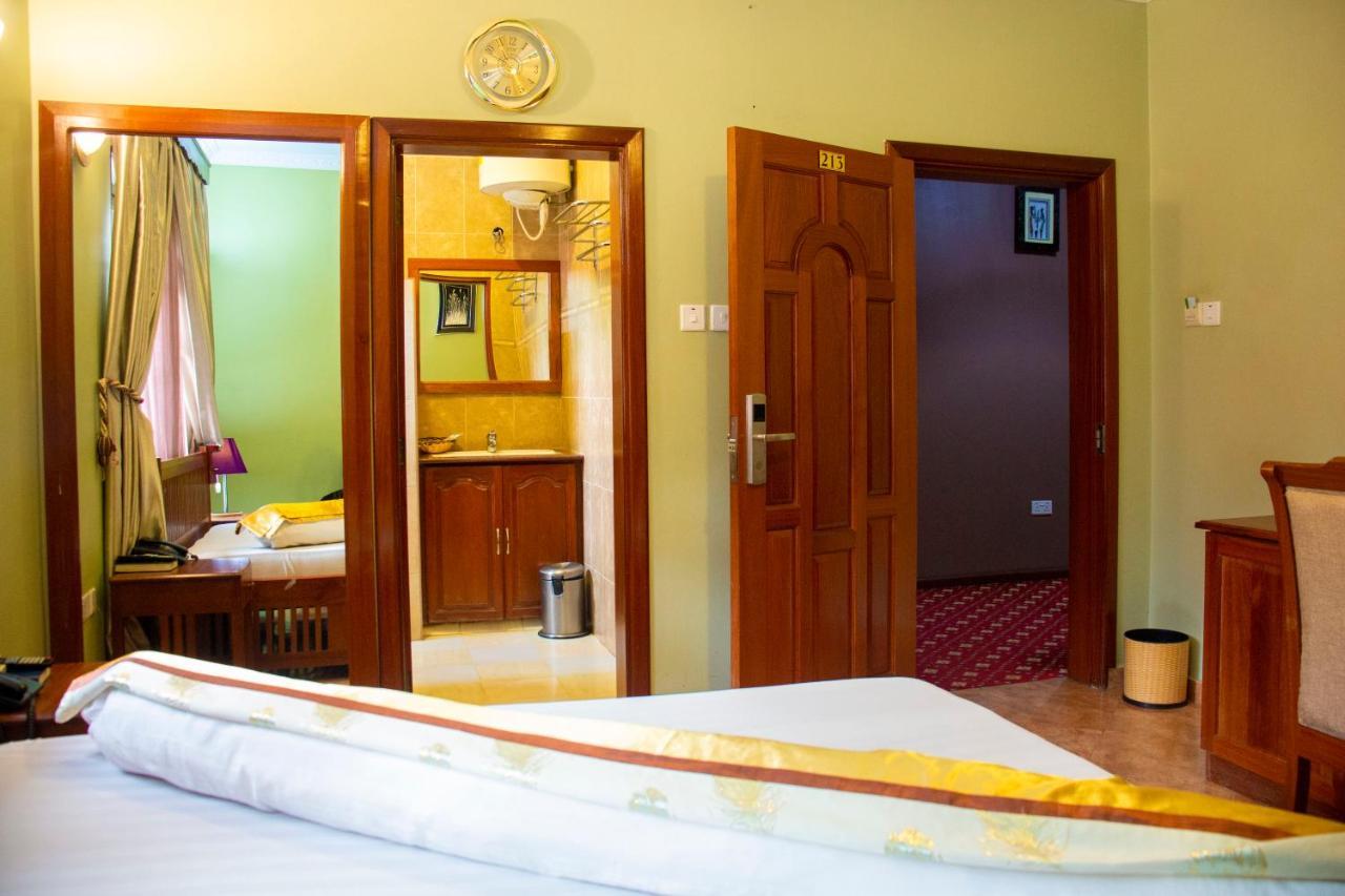 Lush Garden Business Hotel Arusha Esterno foto