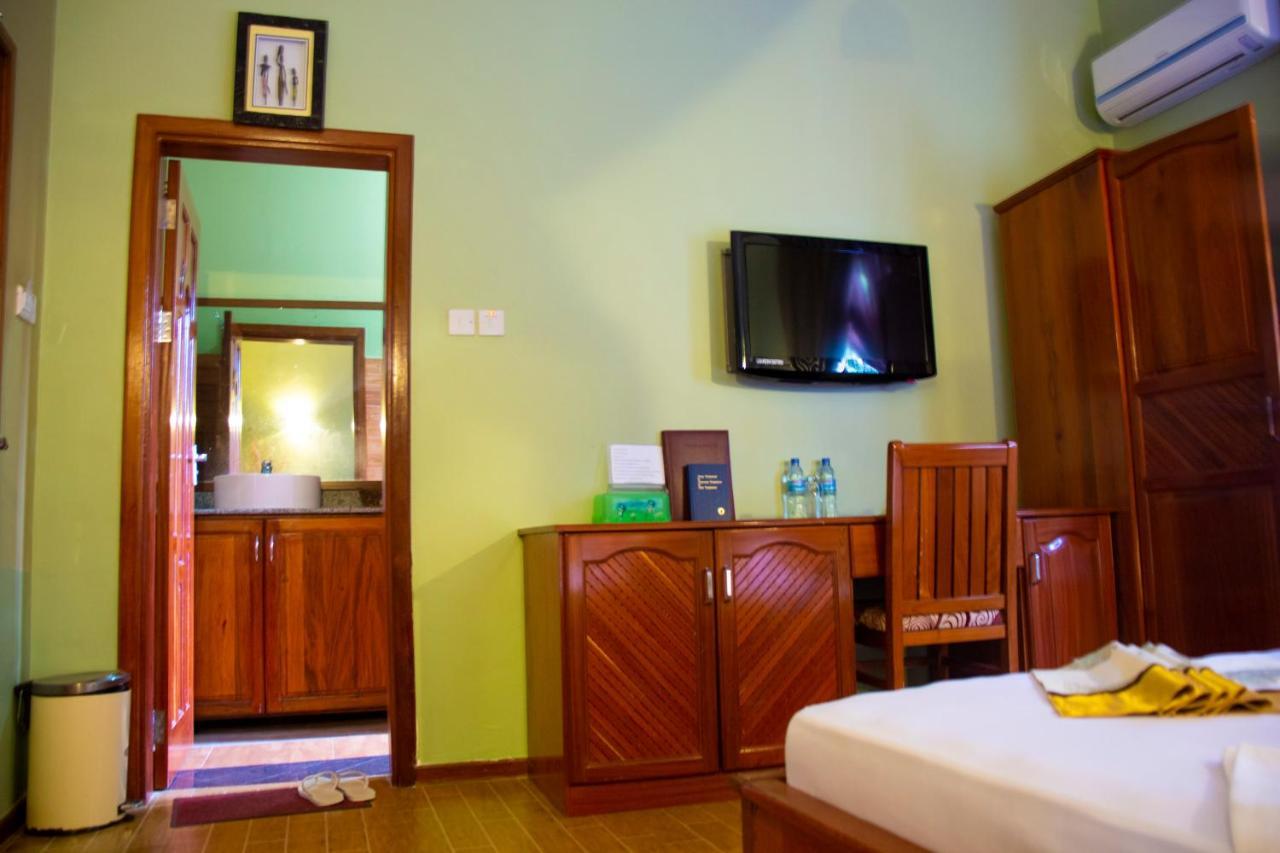 Lush Garden Business Hotel Arusha Esterno foto