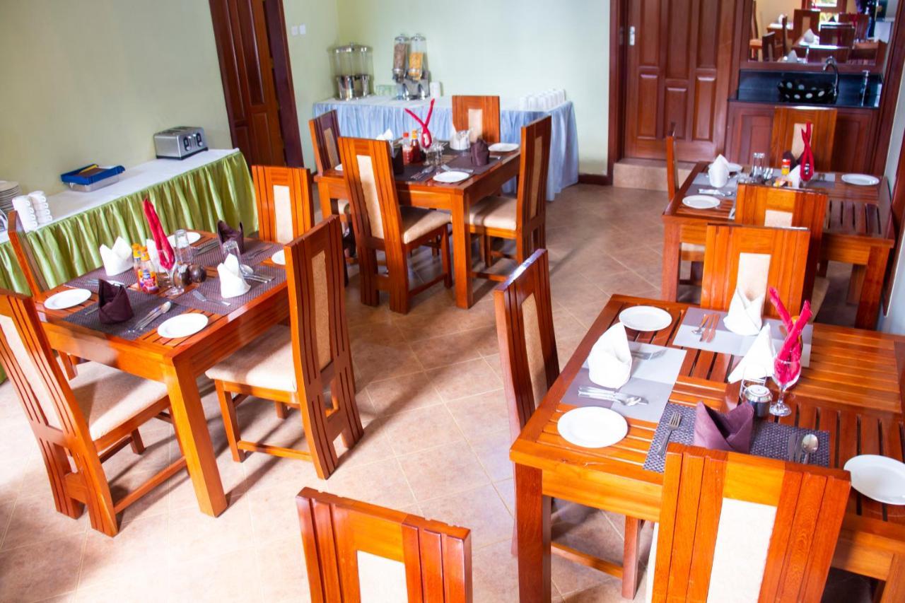 Lush Garden Business Hotel Arusha Esterno foto