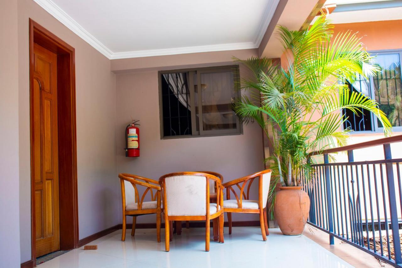 Lush Garden Business Hotel Arusha Esterno foto