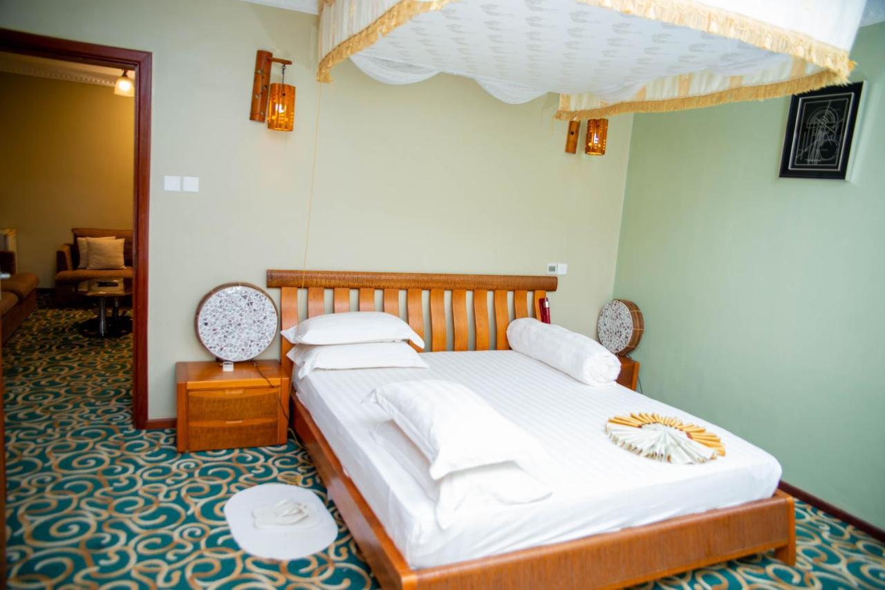 Lush Garden Business Hotel Arusha Esterno foto