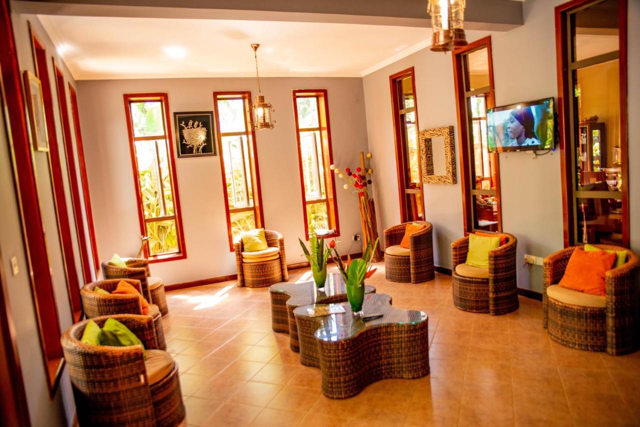 Lush Garden Business Hotel Arusha Esterno foto