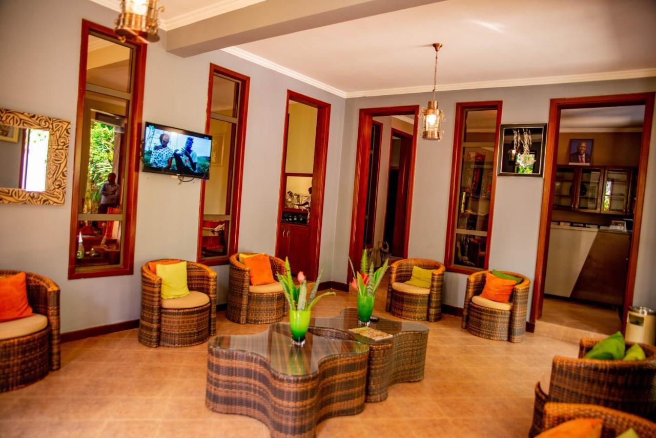 Lush Garden Business Hotel Arusha Esterno foto